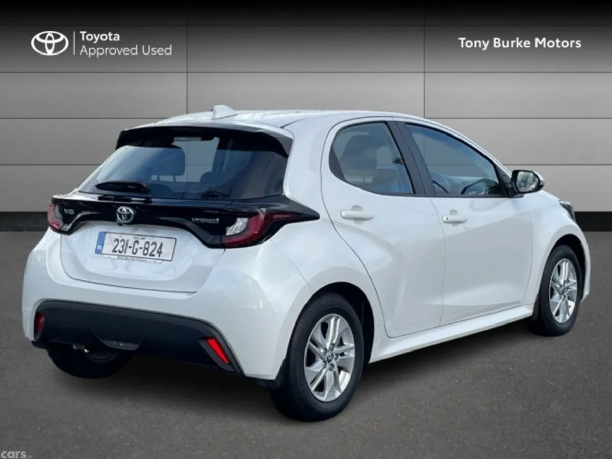 Toyota Yaris Hatchback, Petrol Hybrid, 2023, White