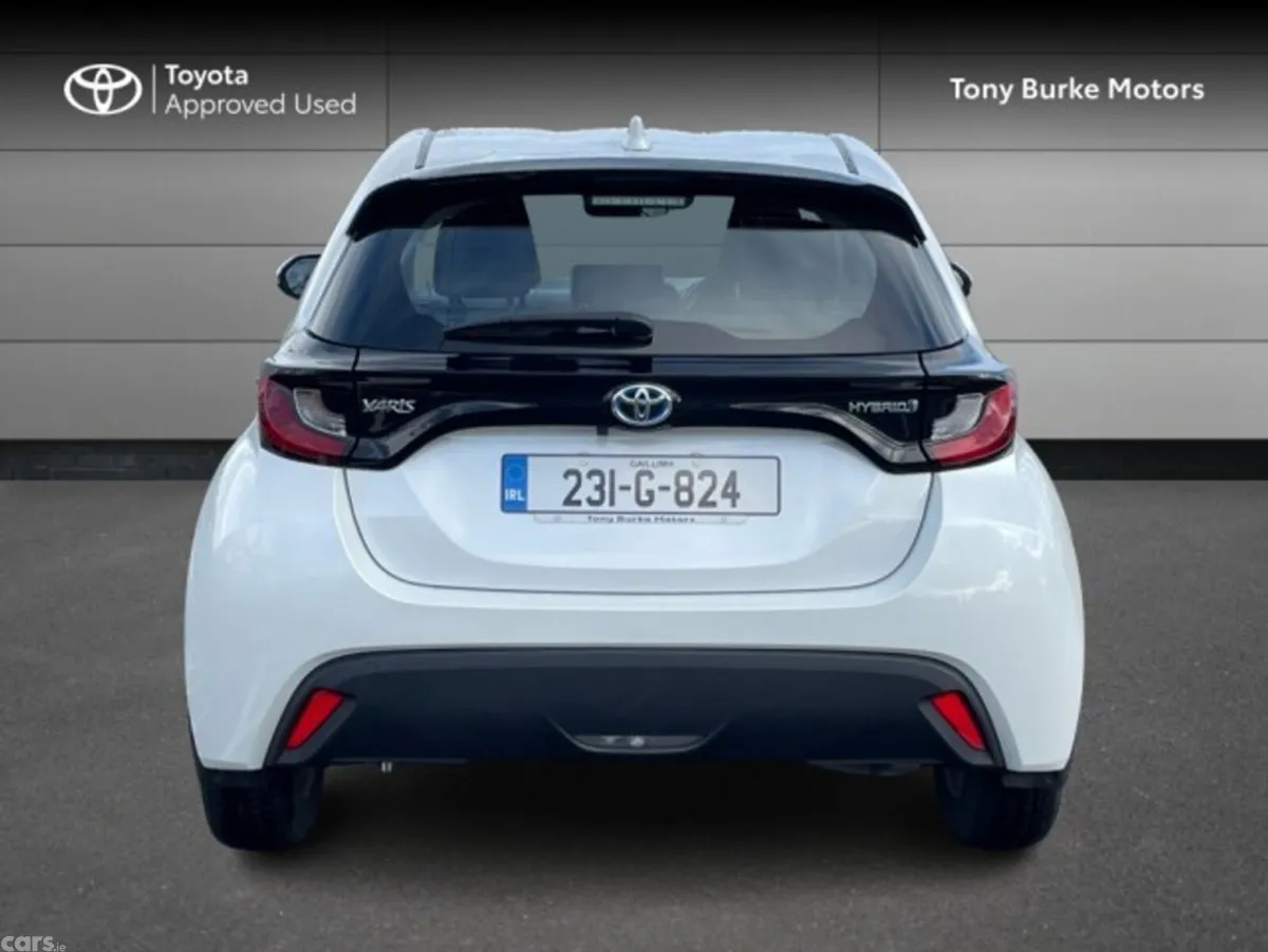 Toyota Yaris Hatchback, Petrol Hybrid, 2023, White