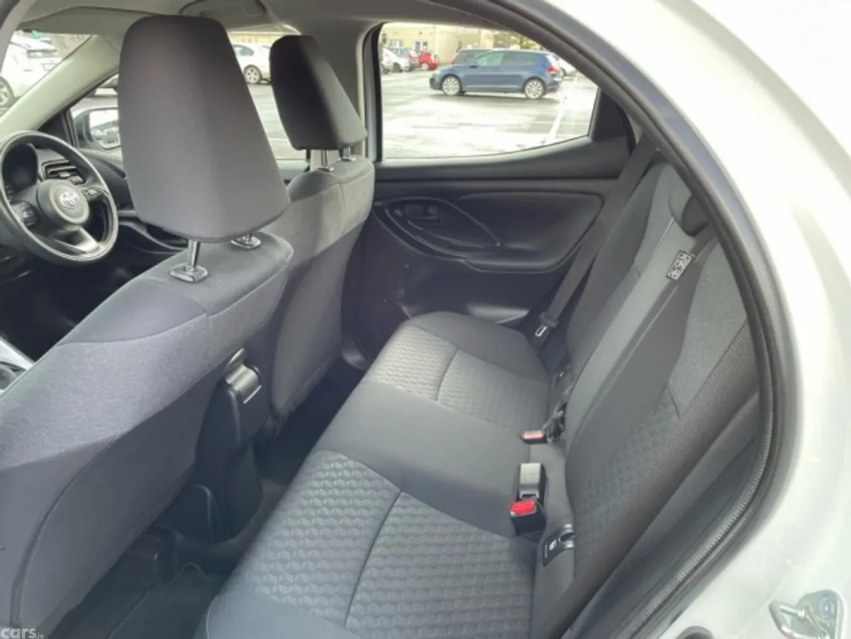 Toyota Yaris Hatchback, Petrol Hybrid, 2023, White