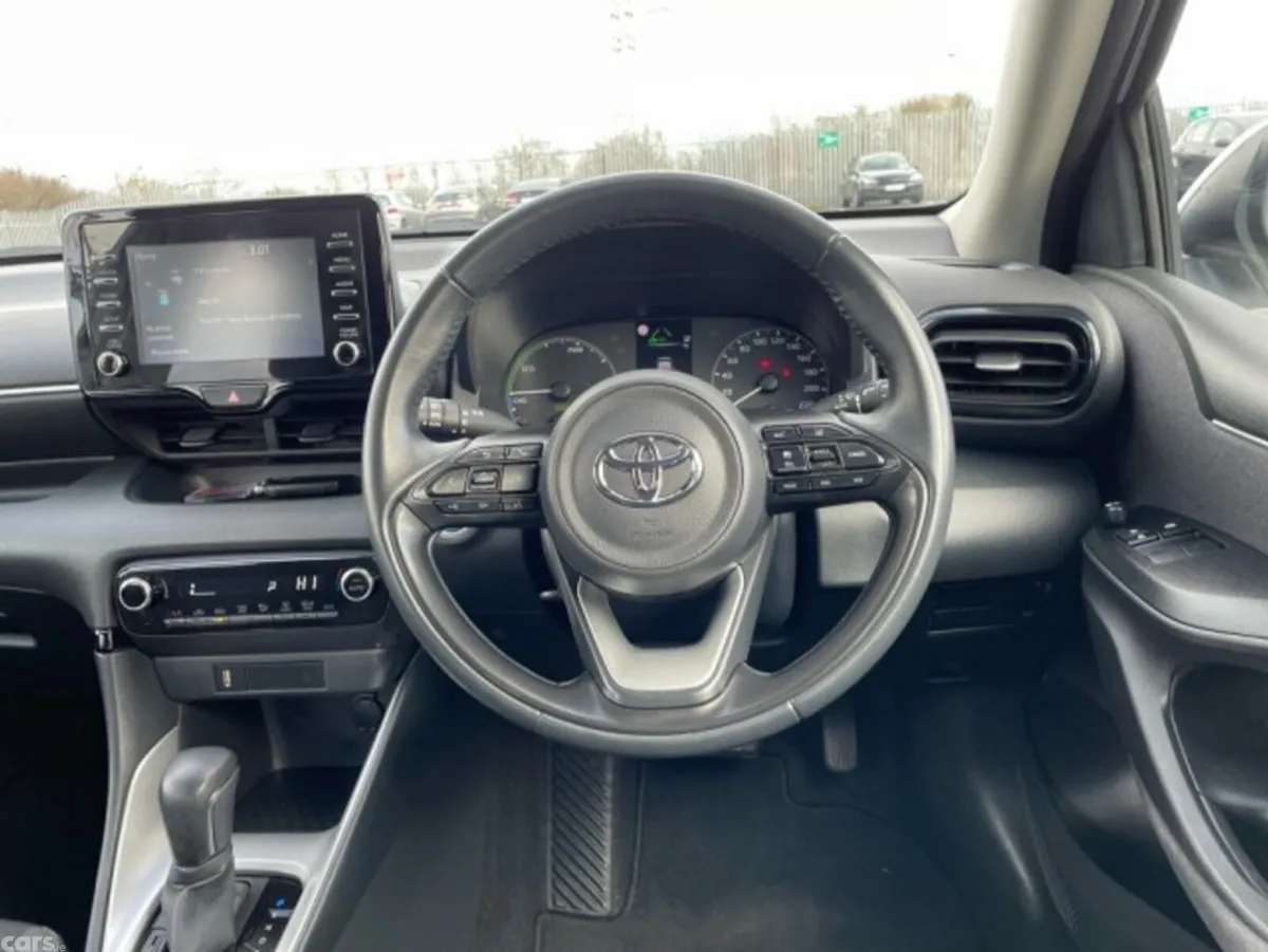 Toyota Yaris Hatchback, Petrol Hybrid, 2023, White
