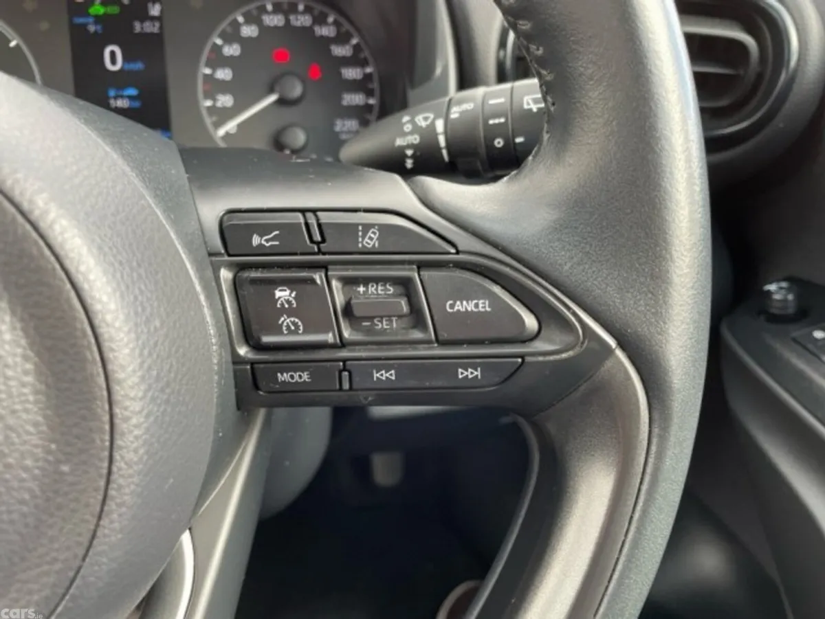 Toyota Yaris Hatchback, Petrol Hybrid, 2023, White