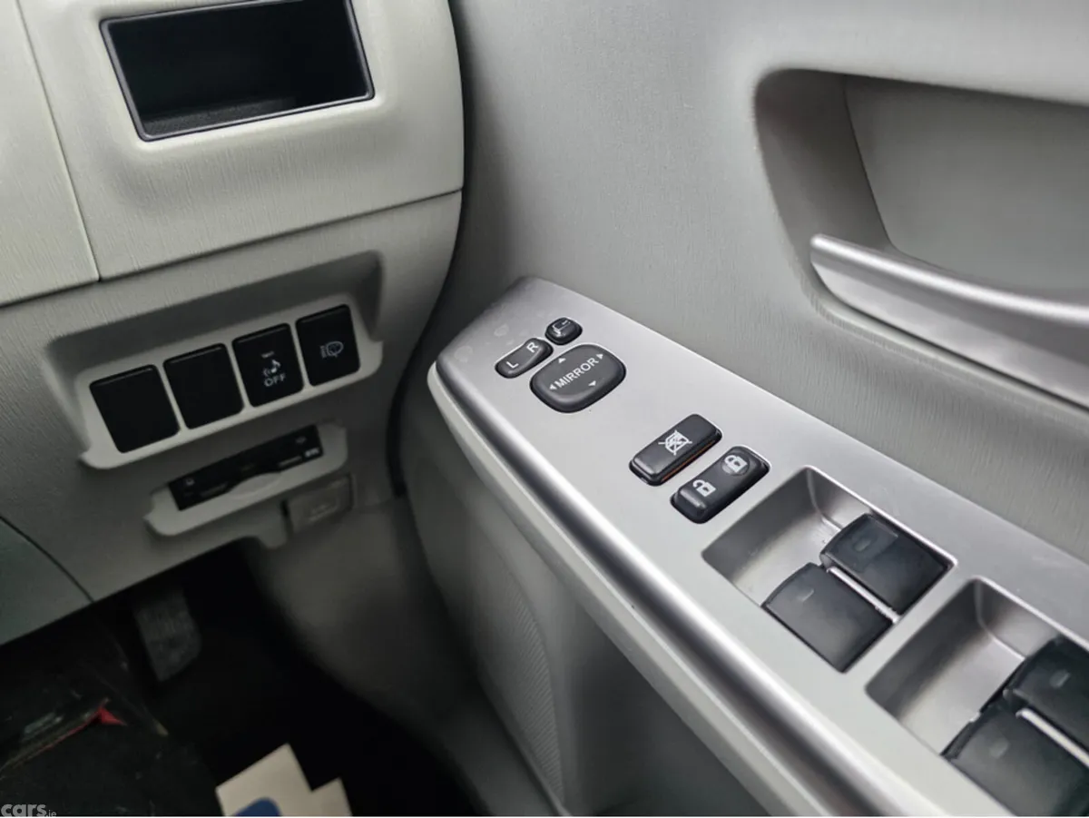 Toyota Prius MPV, Petrol Hybrid, 2013, White