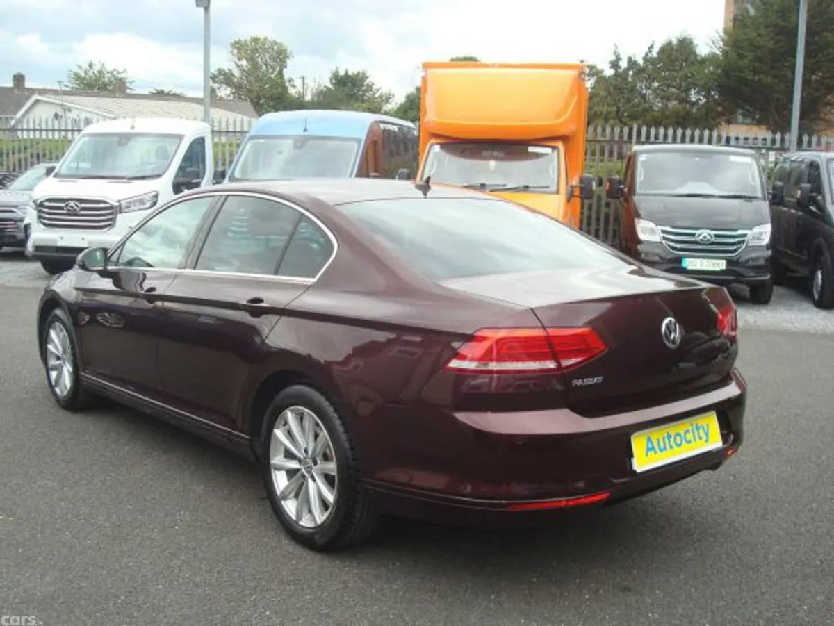 Volkswagen Passat Saloon, Diesel, 2018, Red