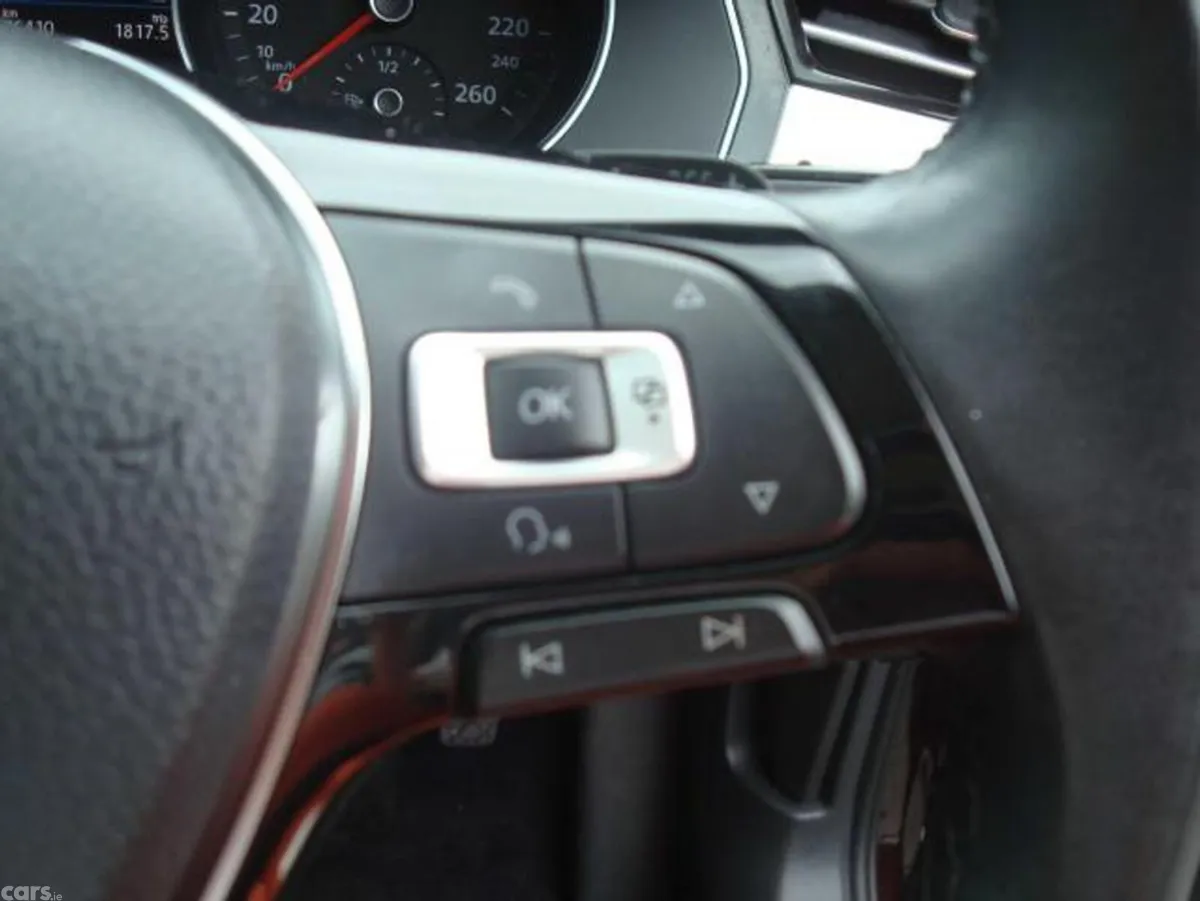 Volkswagen Passat Saloon, Diesel, 2018, Red