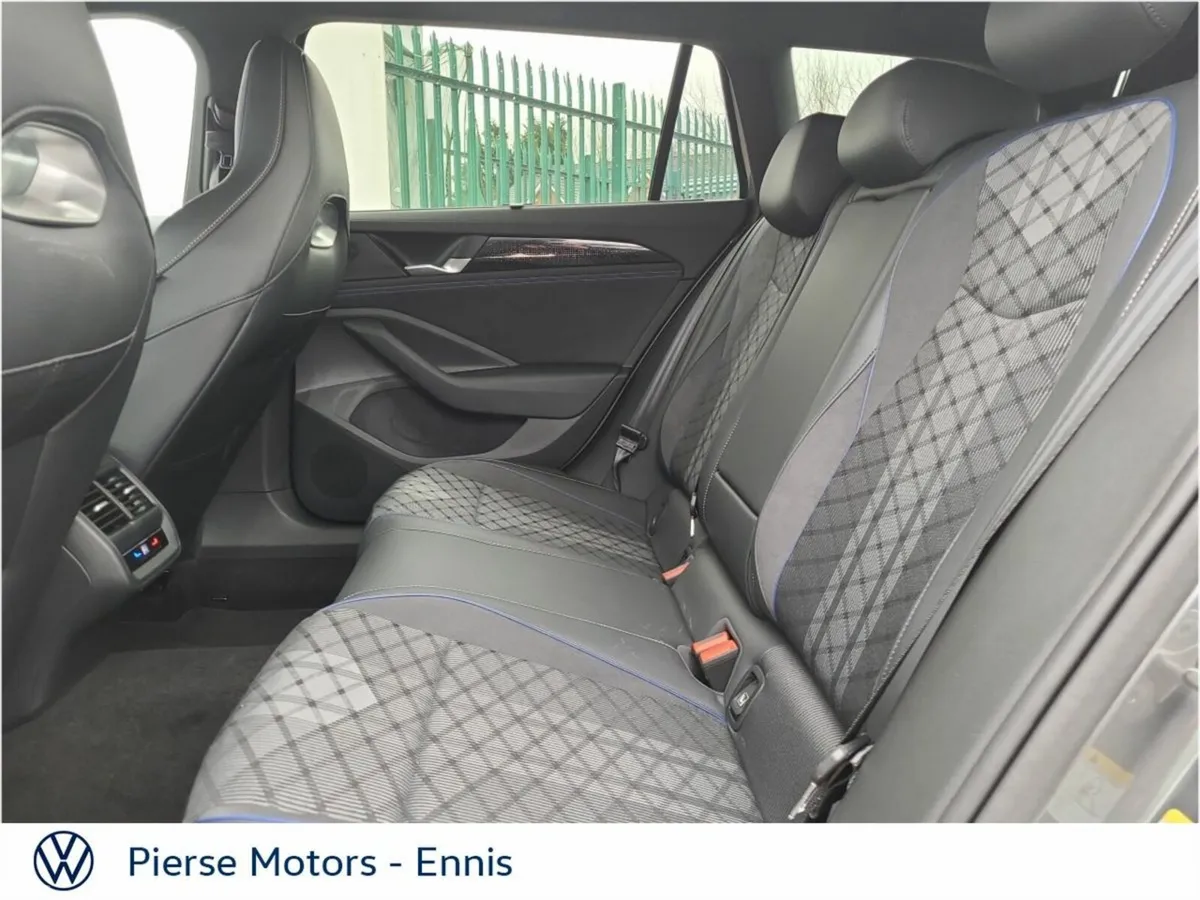 Volkswagen Passat Estate, Petrol Hybrid, 2025, Grey