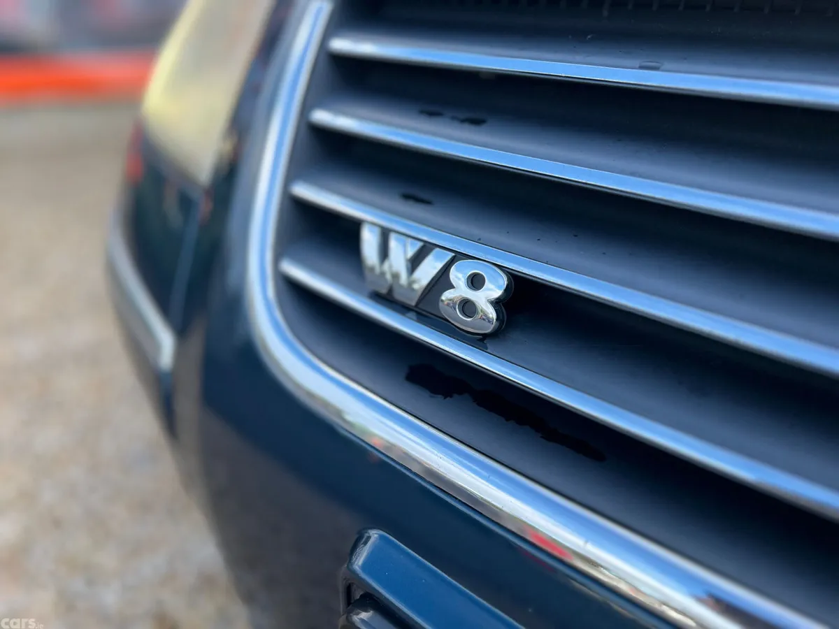 Volkswagen Passat Saloon, Petrol, 2002, Blue