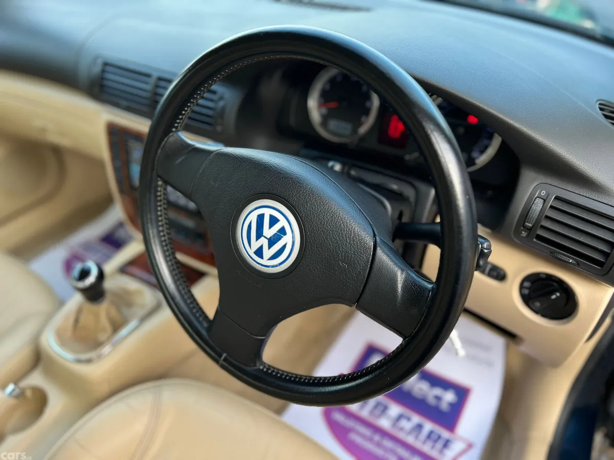 Volkswagen Passat Saloon, Petrol, 2002, Blue