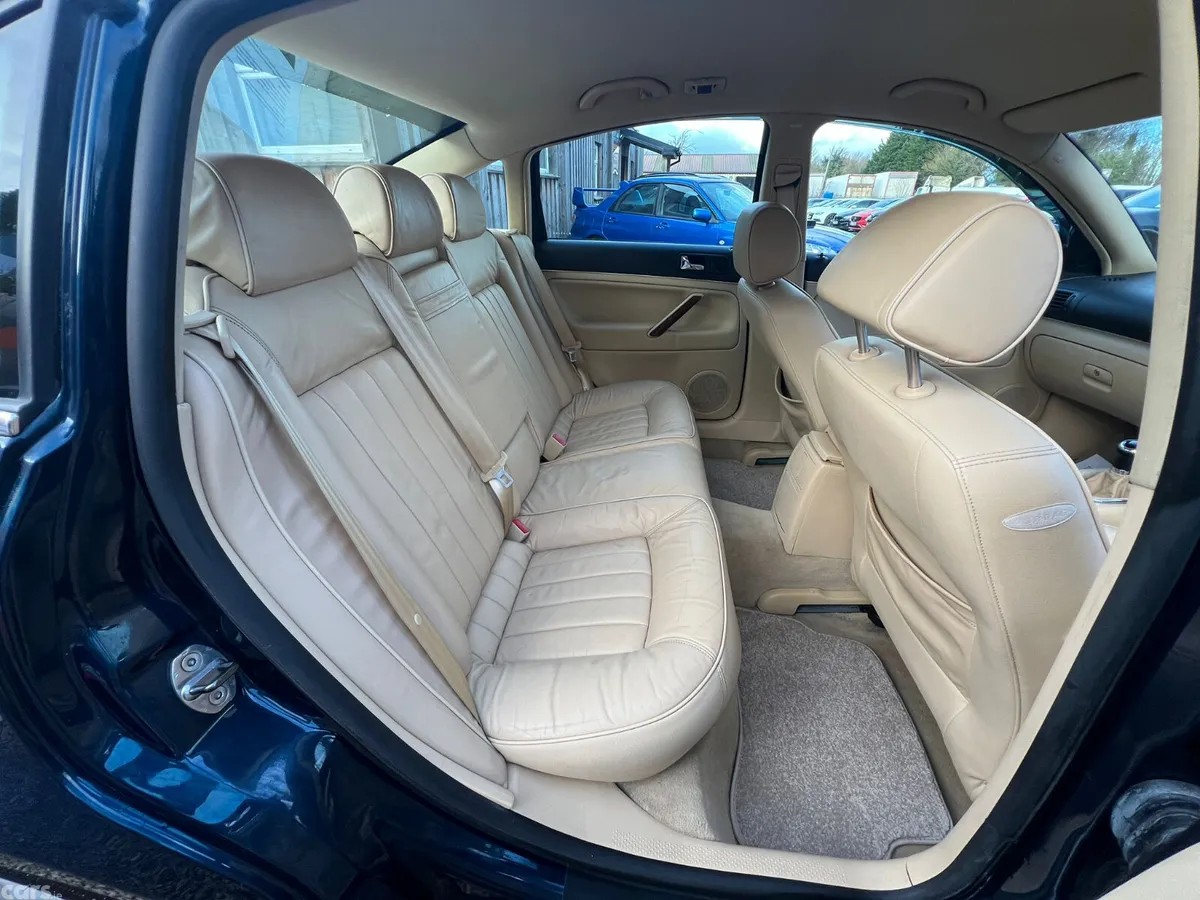 Volkswagen Passat Saloon, Petrol, 2002, Blue