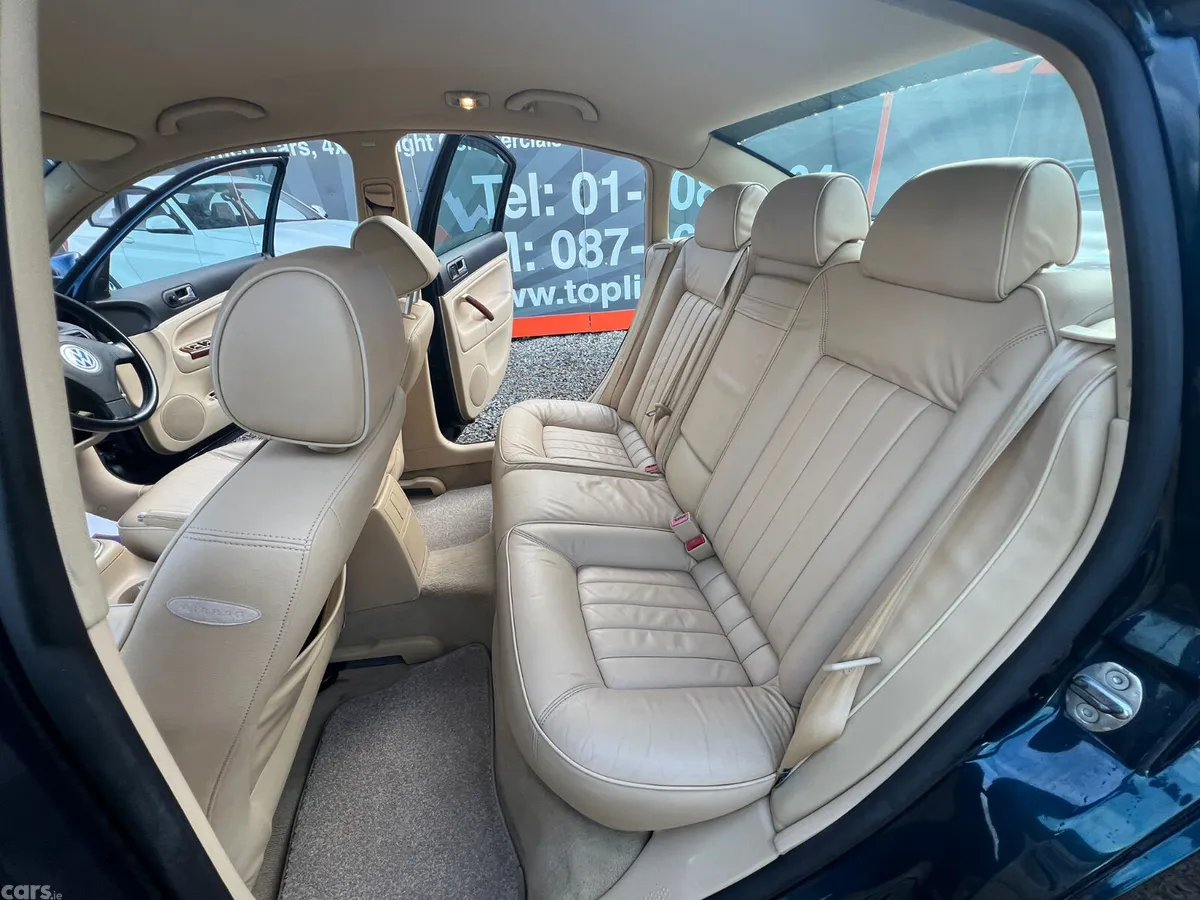 Volkswagen Passat Saloon, Petrol, 2002, Blue
