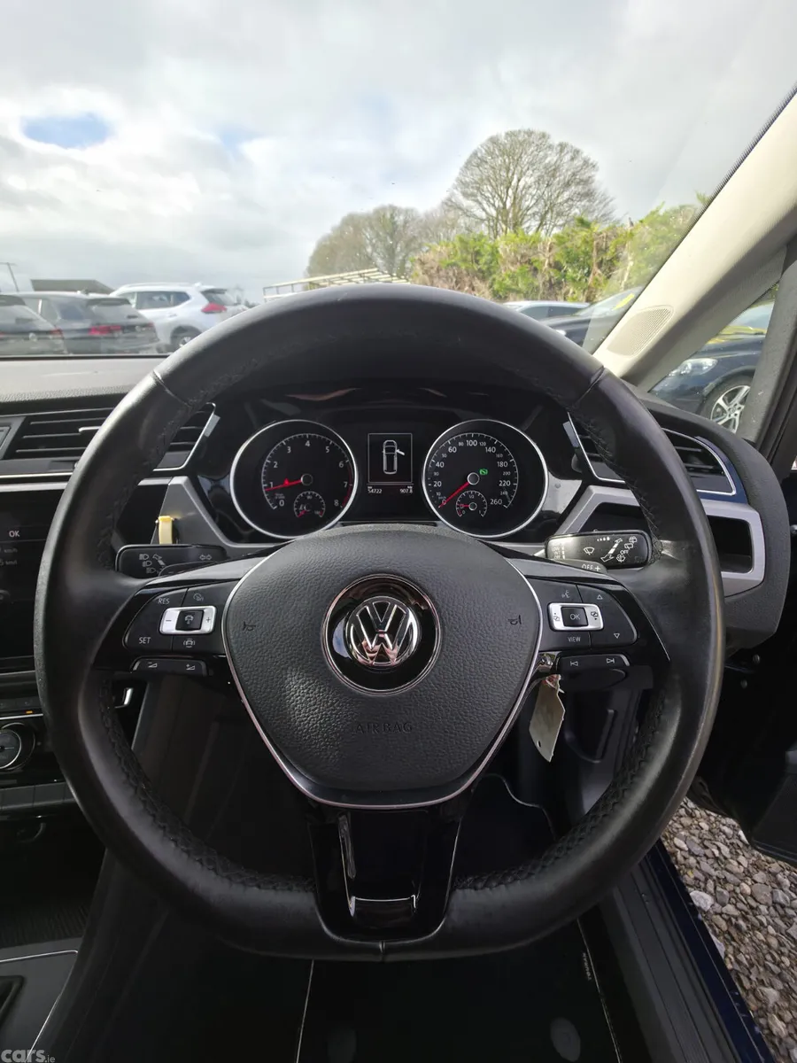 Volkswagen Touran MPV, Petrol, 2019, Blue