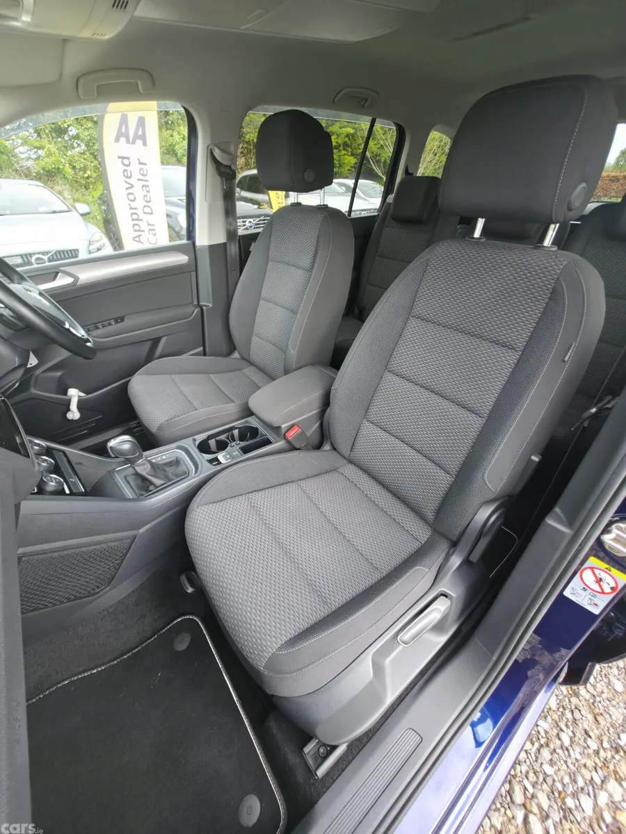 Volkswagen Touran MPV, Petrol, 2019, Blue