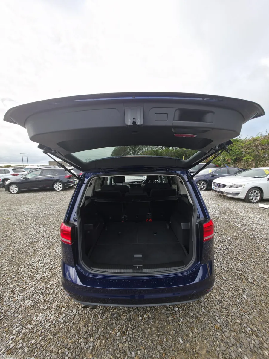 Volkswagen Touran MPV, Petrol, 2019, Blue