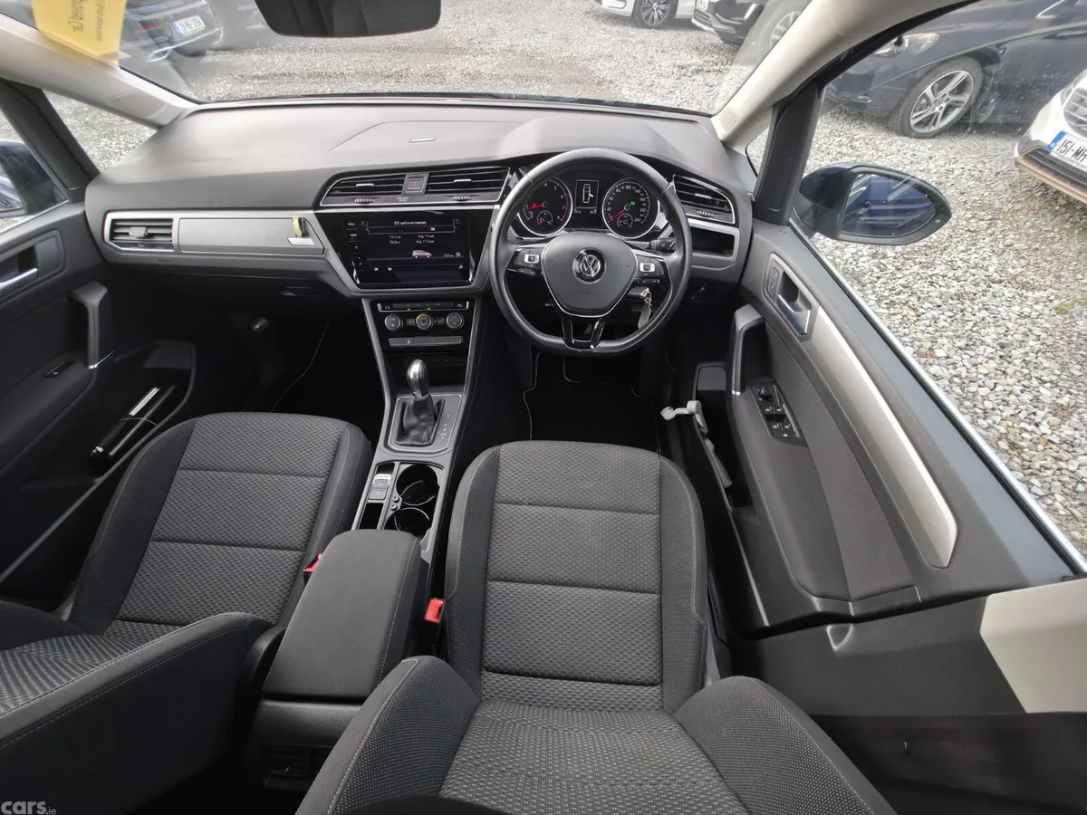 Volkswagen Touran MPV, Petrol, 2019, Blue