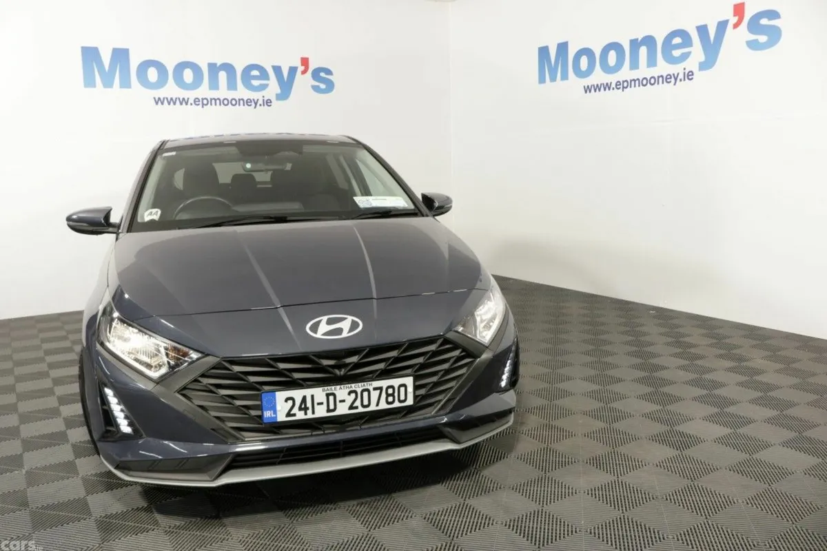 Hyundai i20 Hatchback, Petrol, 2024, Grey