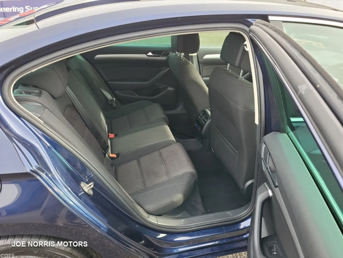 Volkswagen Passat Saloon, Diesel, 2017, Blue