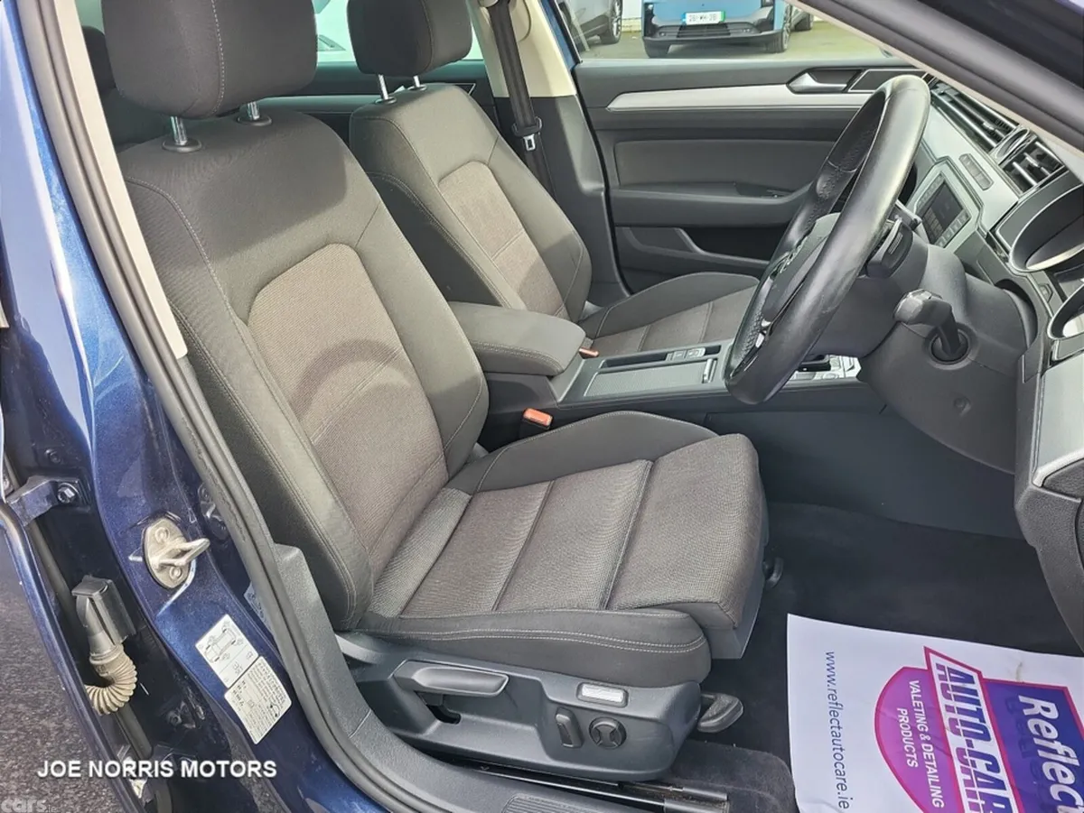 Volkswagen Passat Saloon, Diesel, 2017, Blue
