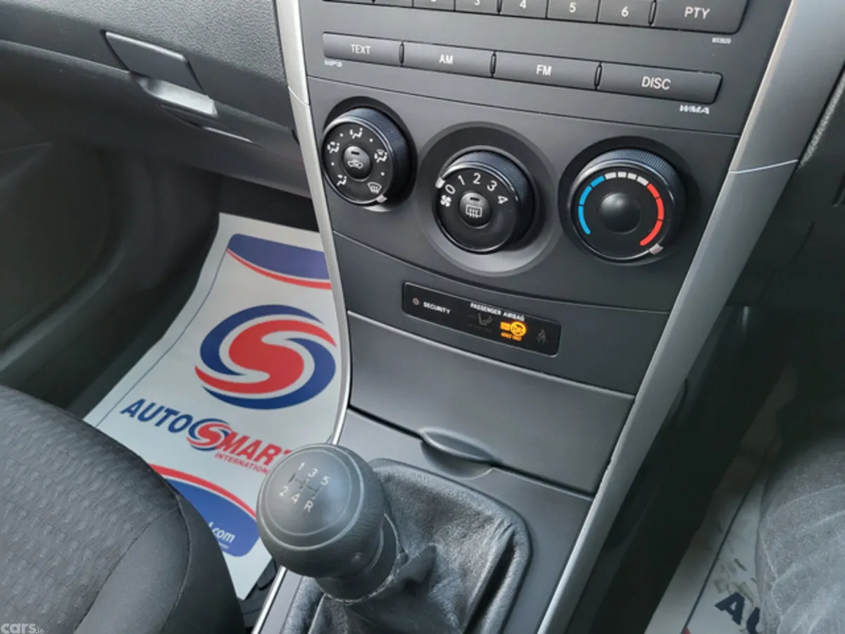 Toyota Corolla Saloon, Petrol, 2010, Silver