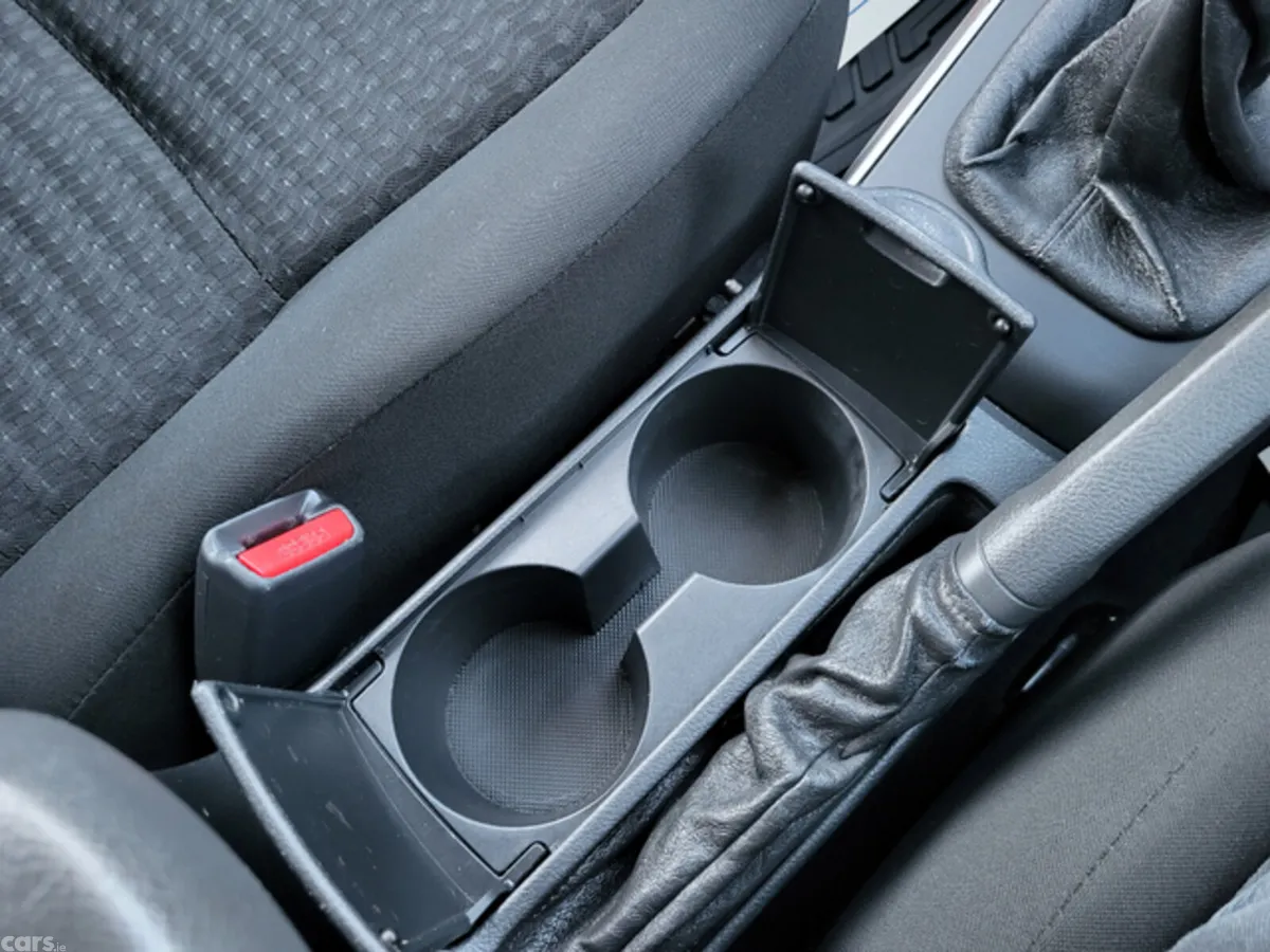 Toyota Corolla Saloon, Petrol, 2010, Silver