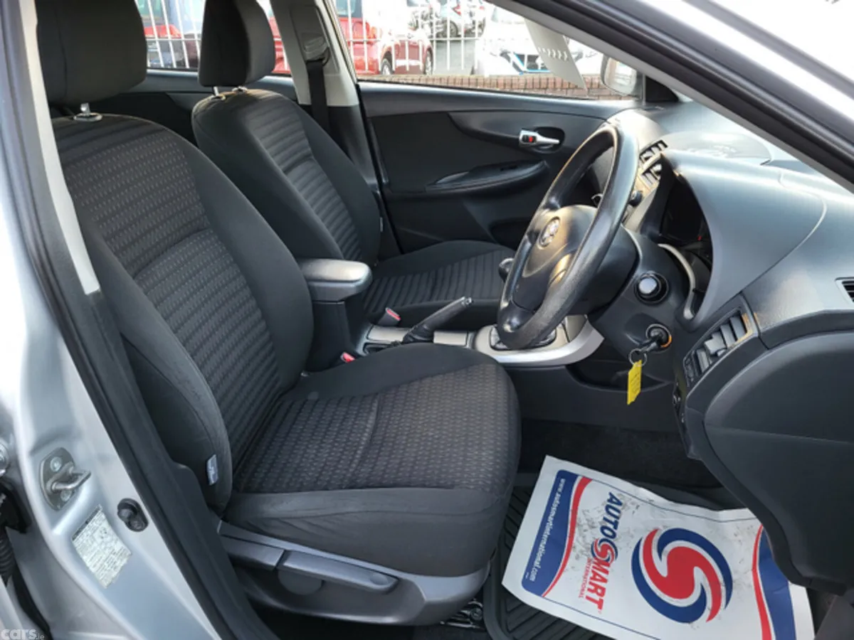 Toyota Corolla Saloon, Petrol, 2010, Silver