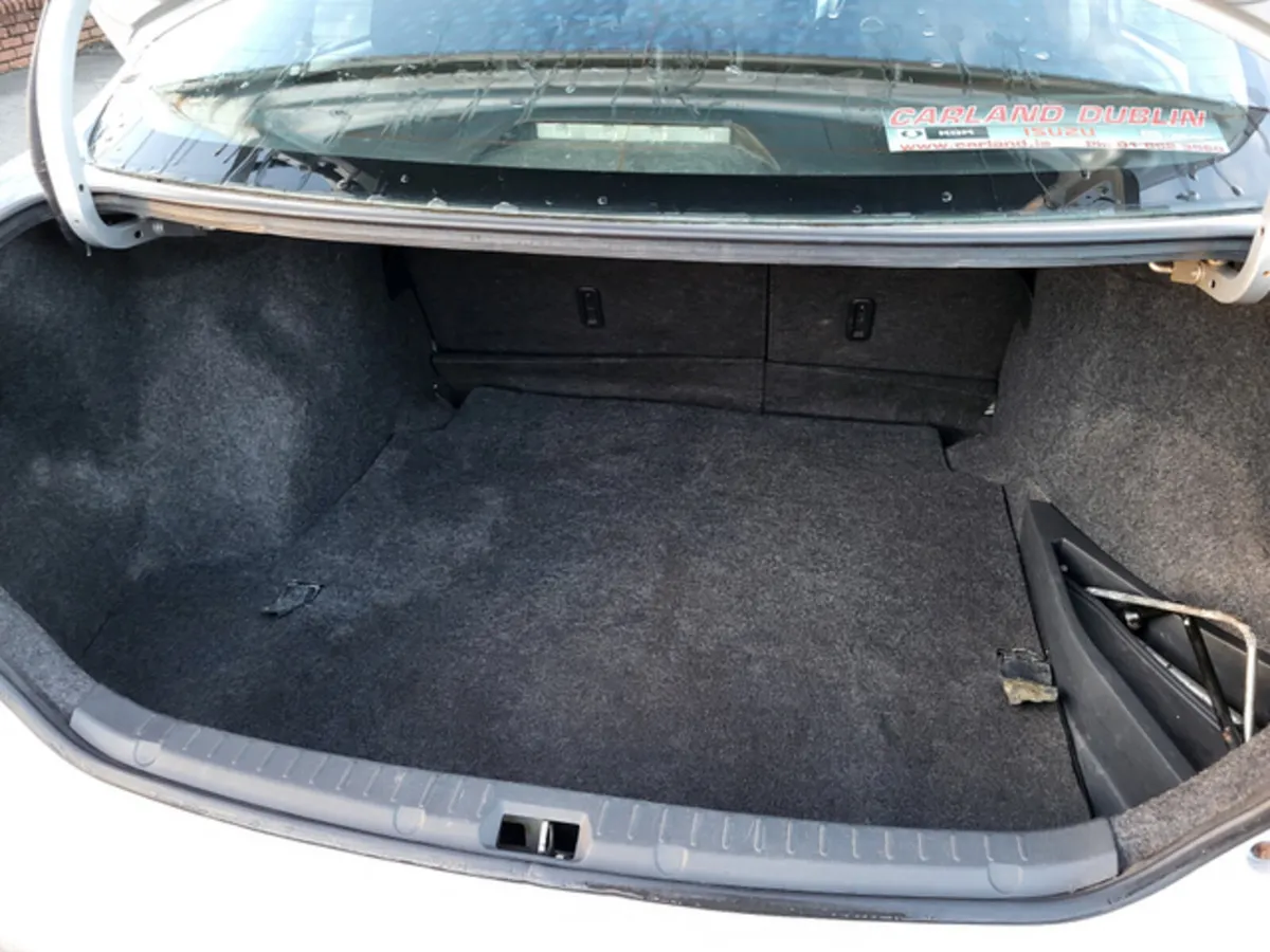 Toyota Corolla Saloon, Petrol, 2010, Silver