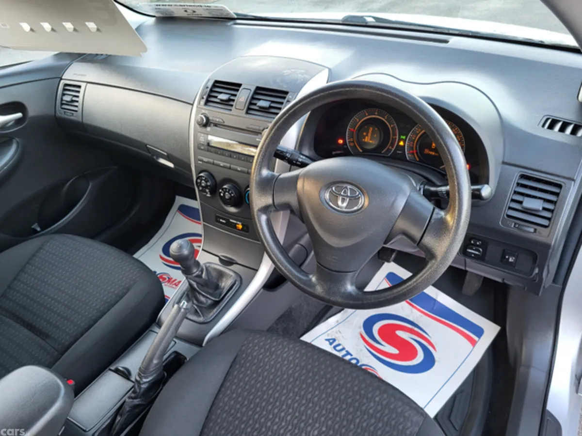 Toyota Corolla Saloon, Petrol, 2010, Silver