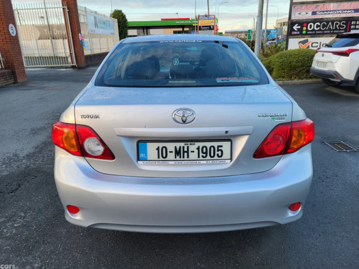 Toyota Corolla Saloon, Petrol, 2010, Silver