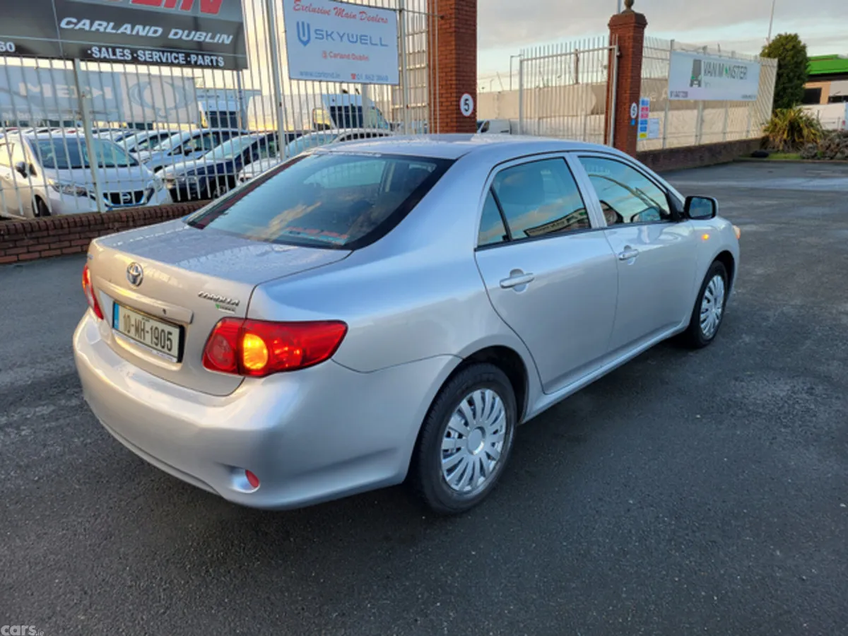 Toyota Corolla Saloon, Petrol, 2010, Silver