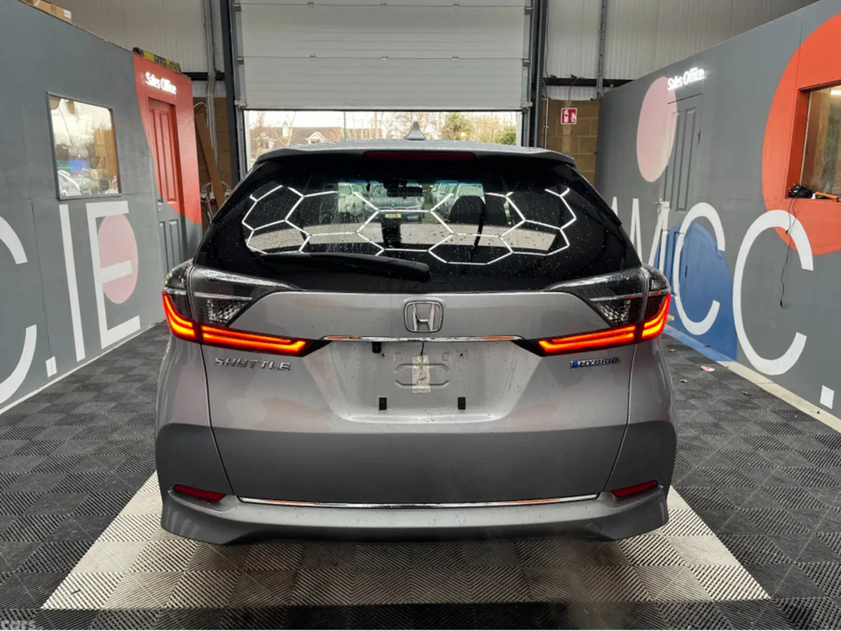 Honda Shuttle MPV, Petrol Hybrid, 2022, Silver