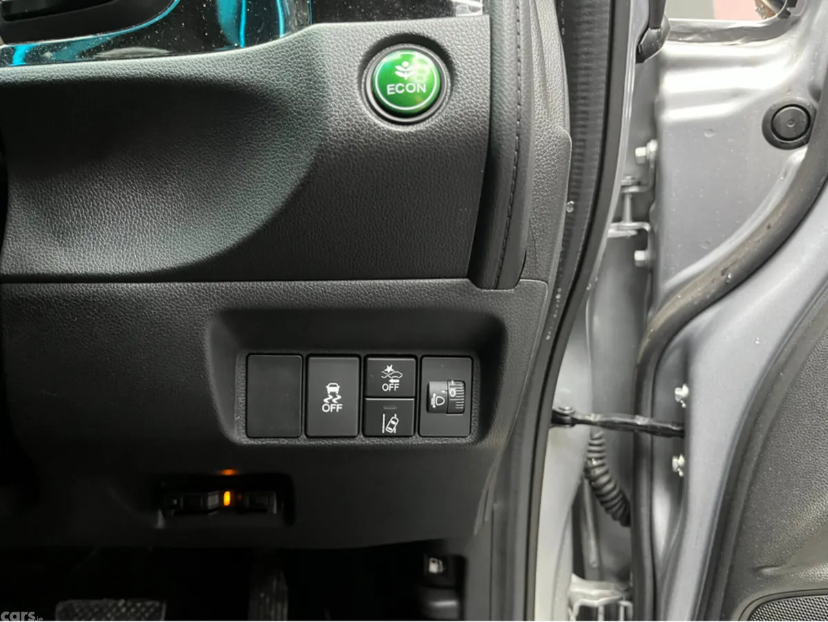 Honda Shuttle MPV, Petrol Hybrid, 2022, Silver