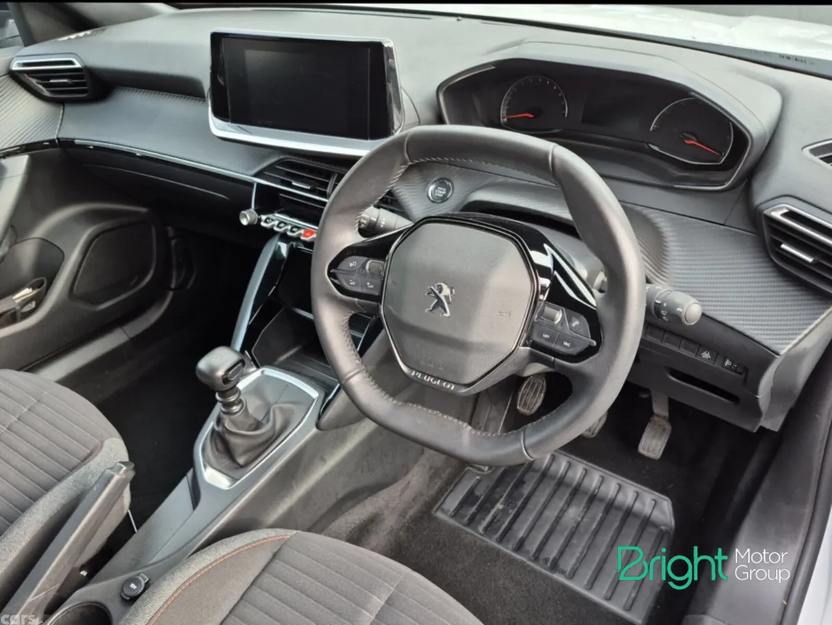Peugeot 2008 MPV, Petrol, 2023, White