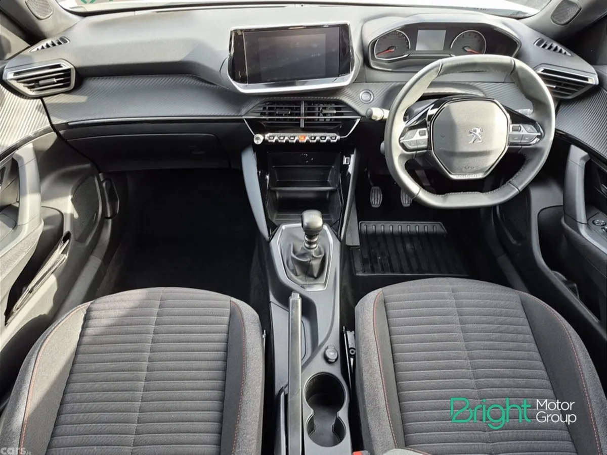 Peugeot 2008 MPV, Petrol, 2023, White