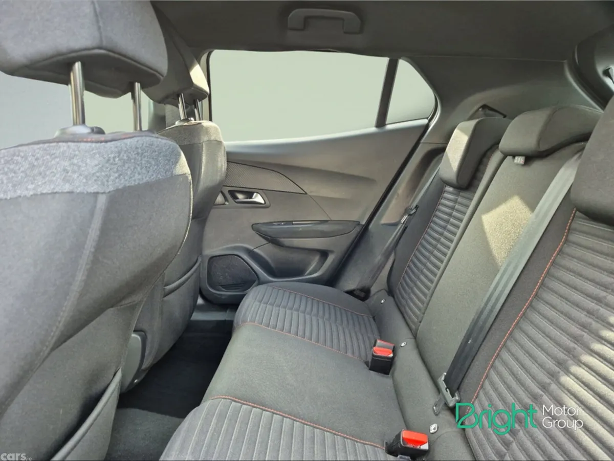 Peugeot 2008 MPV, Petrol, 2023, White