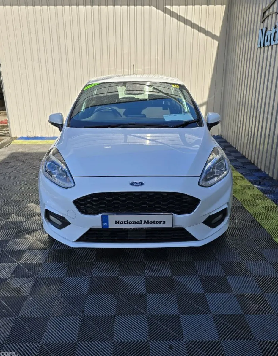 Ford Fiesta Hatchback, Petrol, 2018, White
