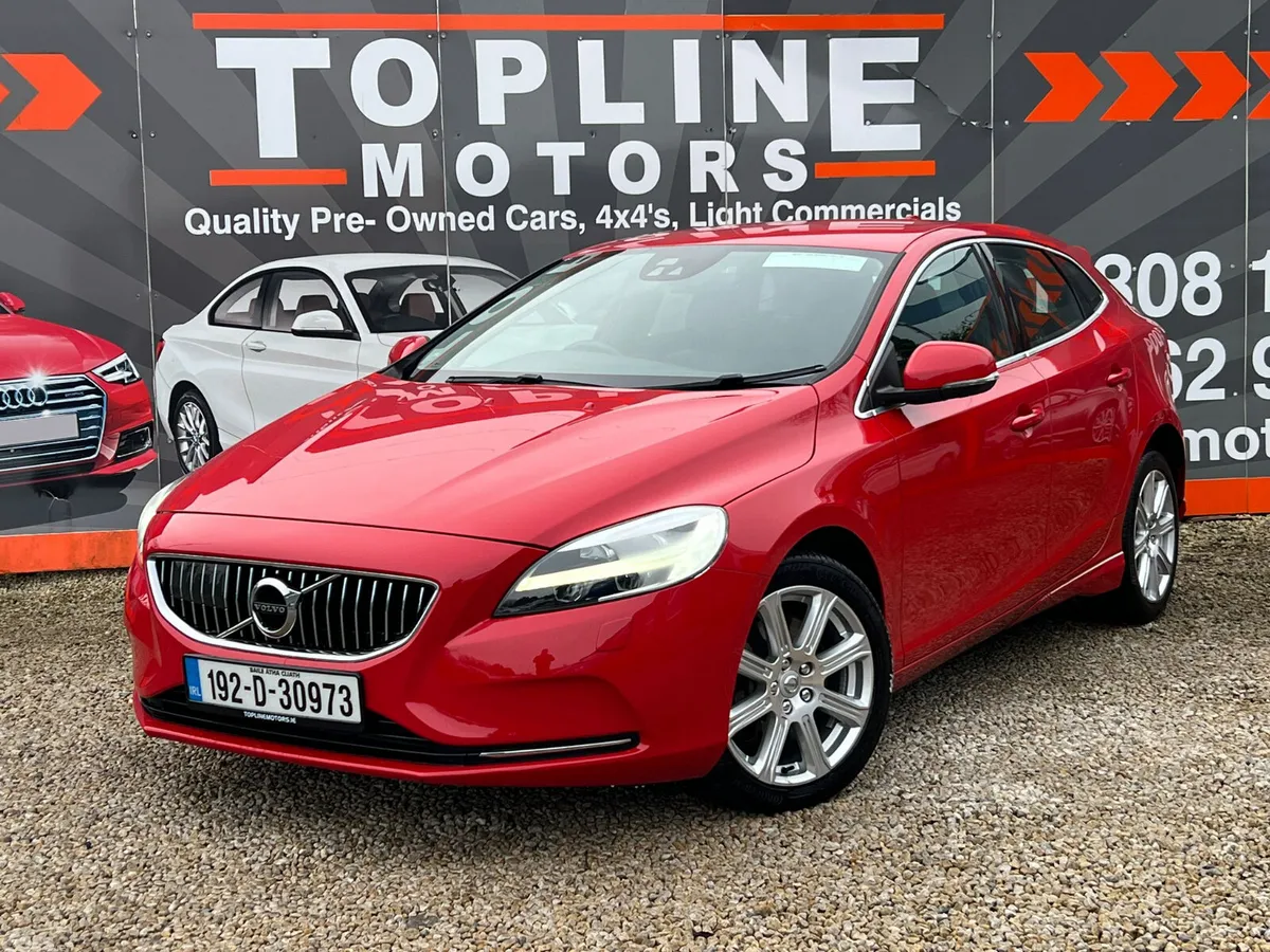 Volvo V40 Hatchback, Diesel, 2019, Red