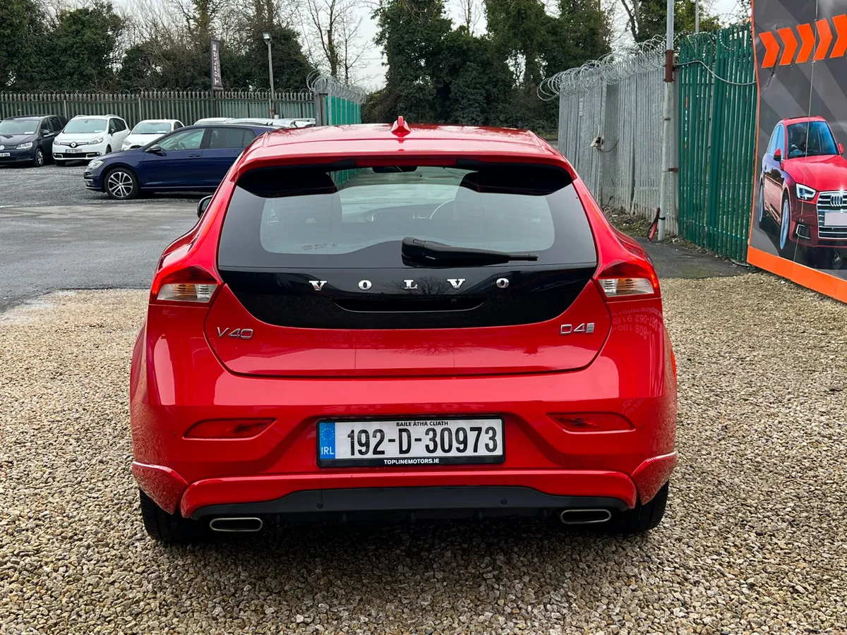 Volvo V40 Hatchback, Diesel, 2019, Red