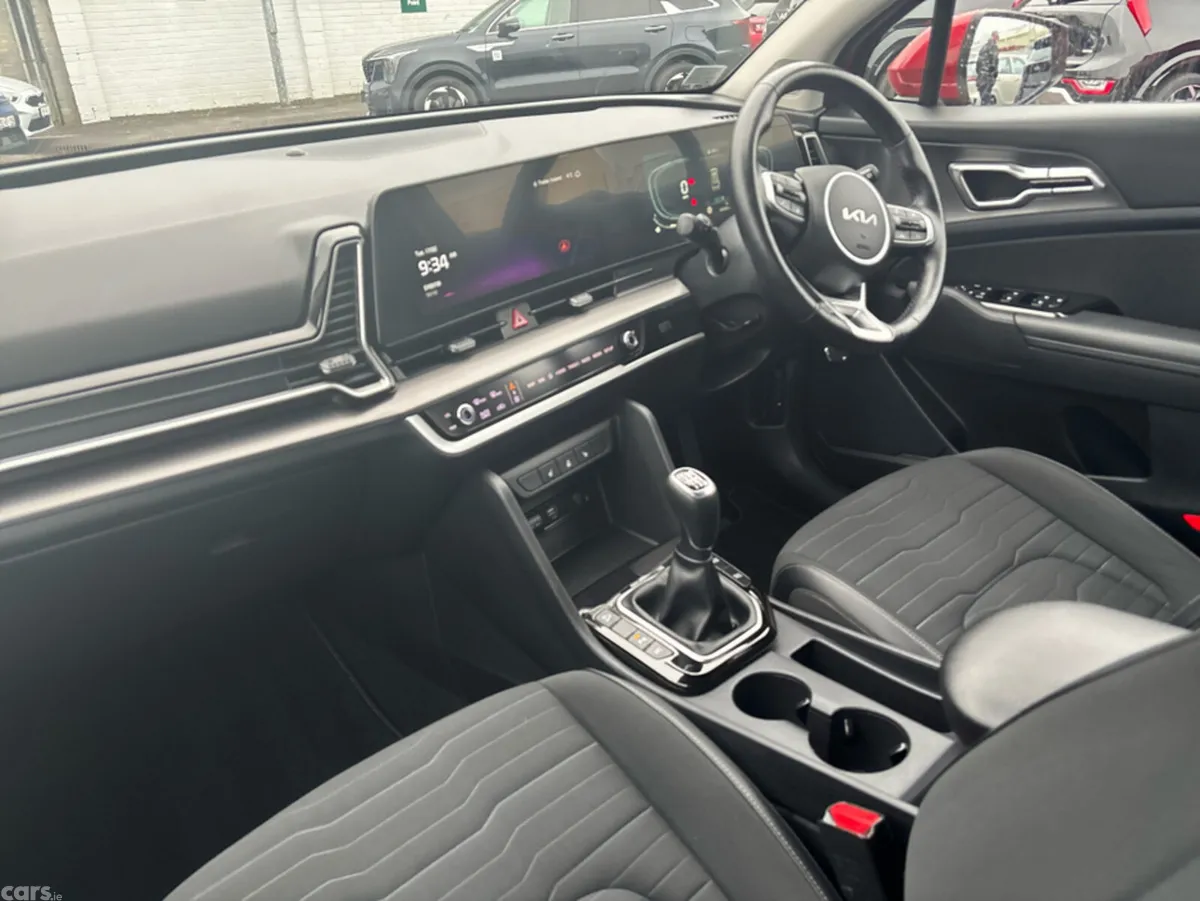 Kia Sportage MPV, Diesel Hybrid, 2023, Red