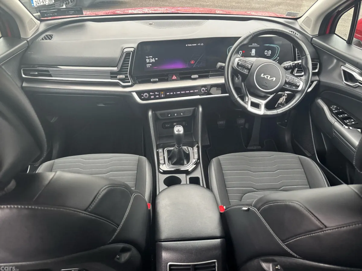 Kia Sportage MPV, Diesel Hybrid, 2023, Red