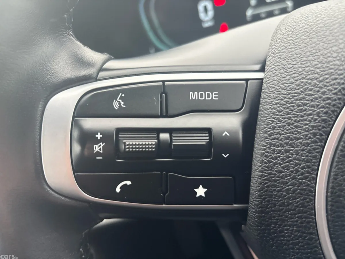 Kia Sportage MPV, Diesel Hybrid, 2023, Red