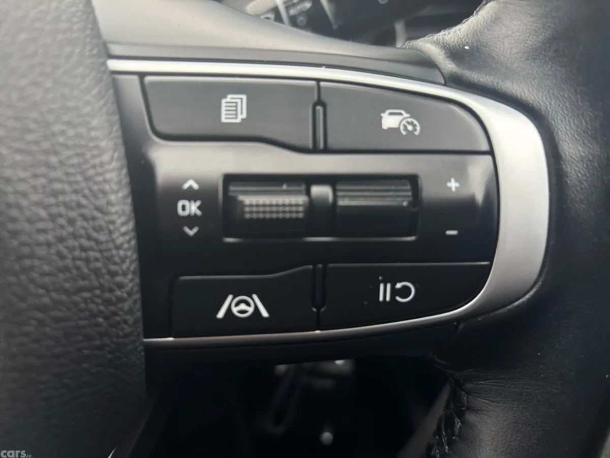 Kia Sportage MPV, Diesel Hybrid, 2023, Red