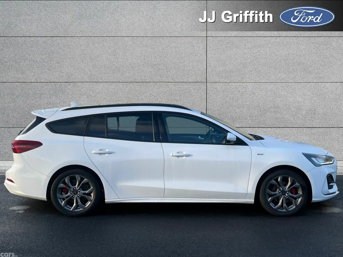 Ford Focus Estate, Petrol, 2022, White