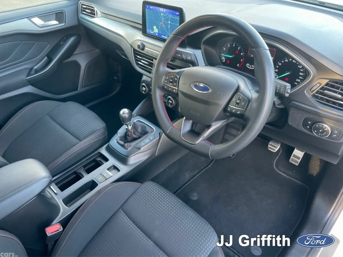 Ford Focus Estate, Petrol, 2022, White