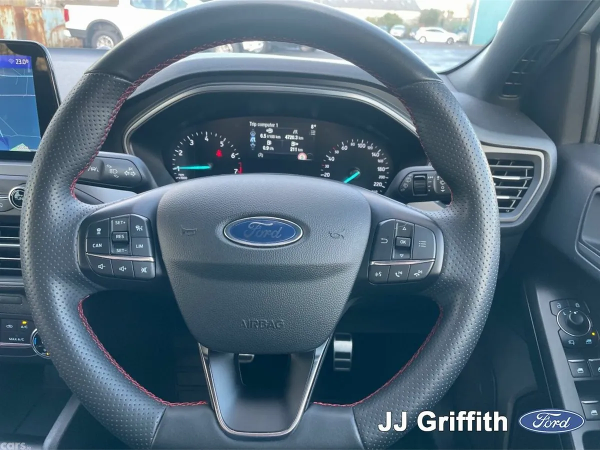 Ford Focus Estate, Petrol, 2022, White