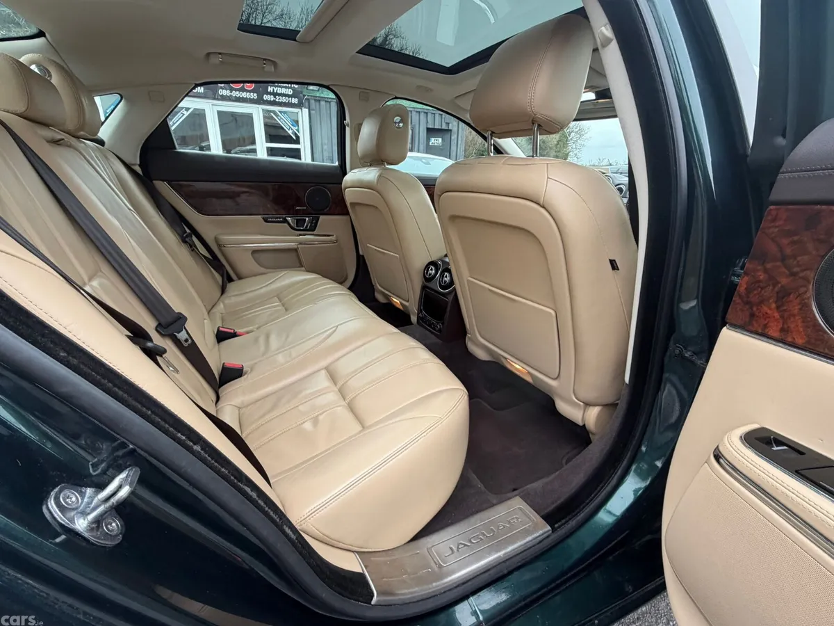 Jaguar XJ Saloon, Diesel, 2015, Green