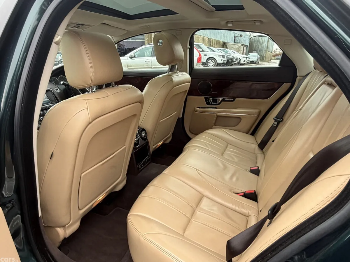 Jaguar XJ Saloon, Diesel, 2015, Green
