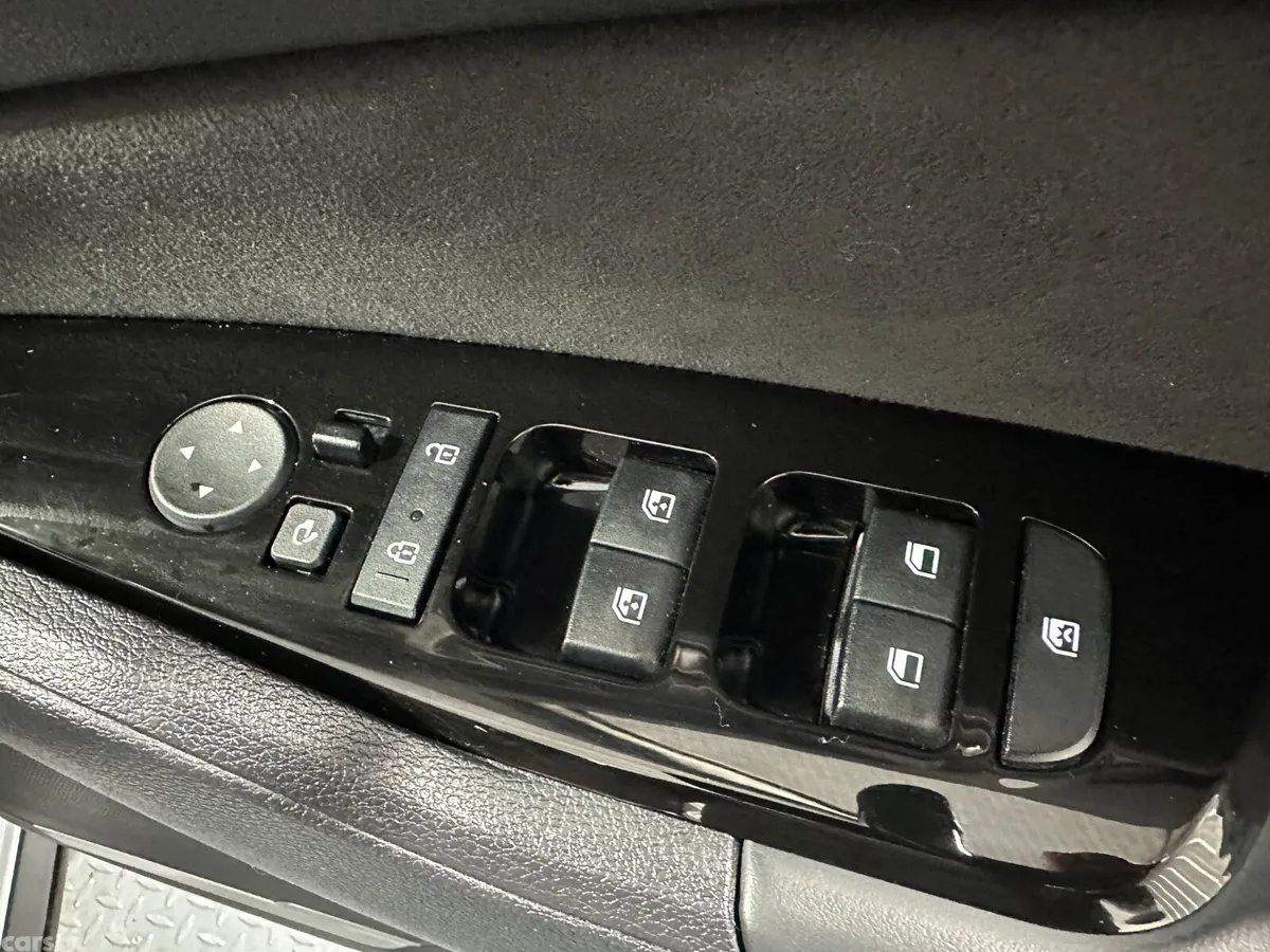 Kia Sportage SUV, Diesel Hybrid, 2023, White