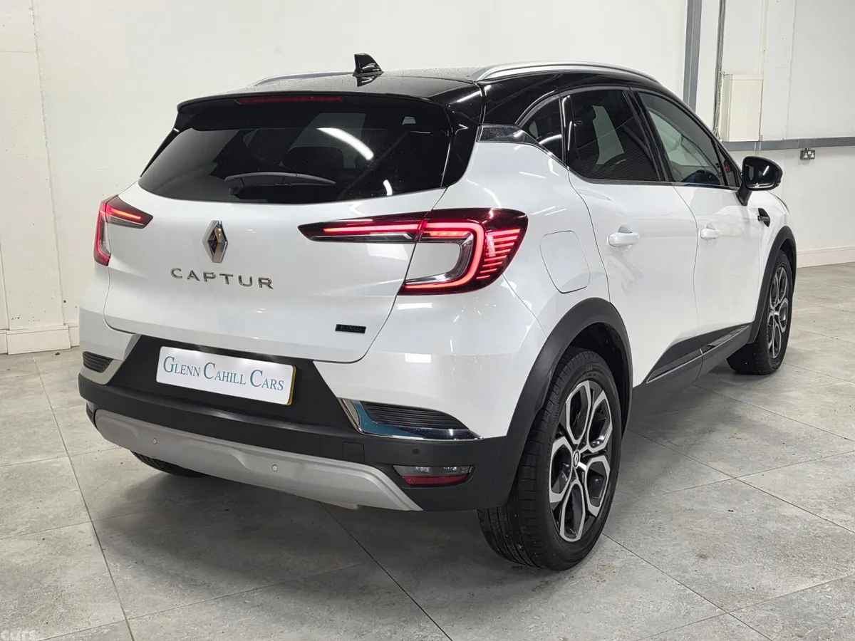 Renault Captur SUV, Petrol Plug-in Hybrid, 2023, White
