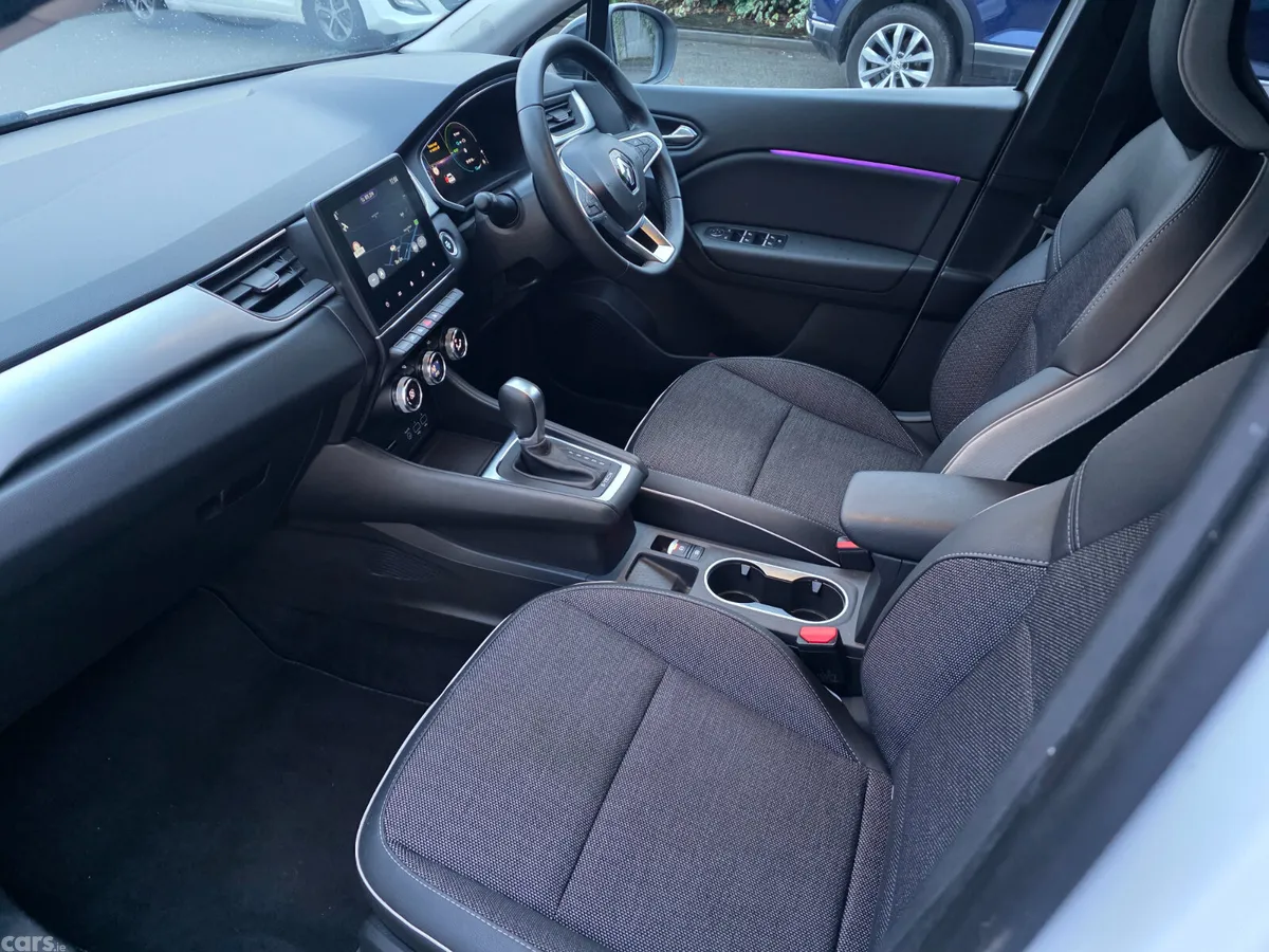 Renault Captur SUV, Petrol Plug-in Hybrid, 2023, White