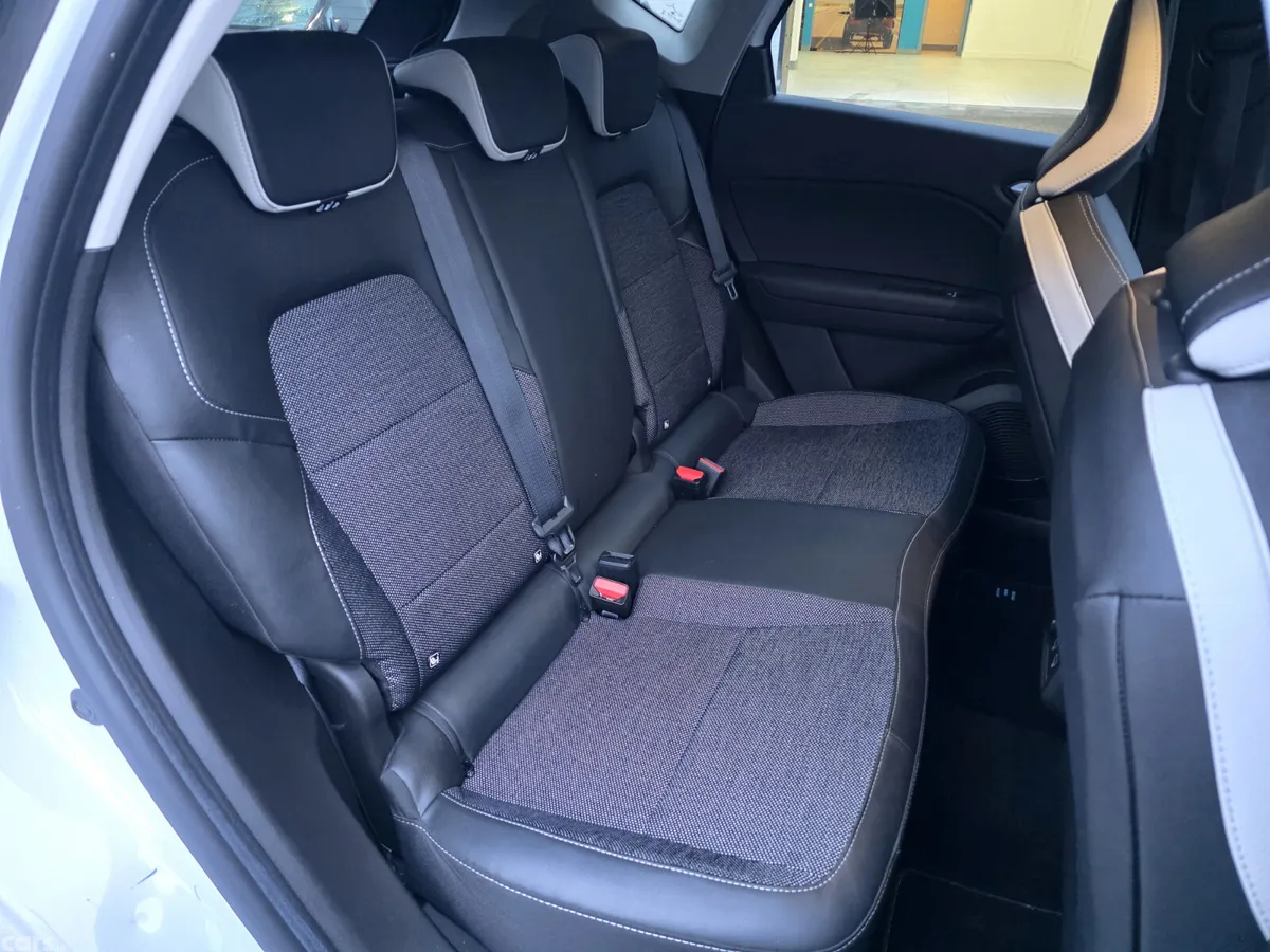 Renault Captur SUV, Petrol Plug-in Hybrid, 2023, White
