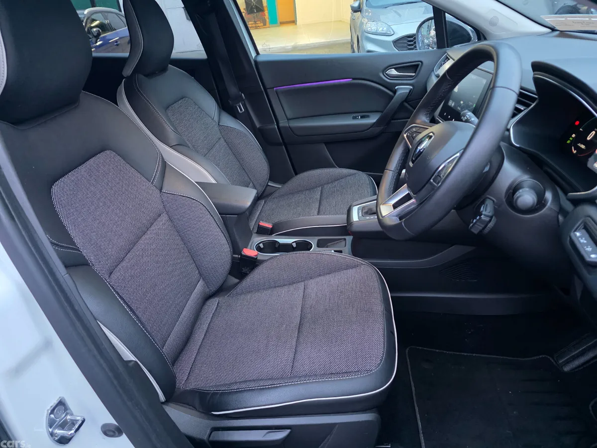 Renault Captur SUV, Petrol Plug-in Hybrid, 2023, White