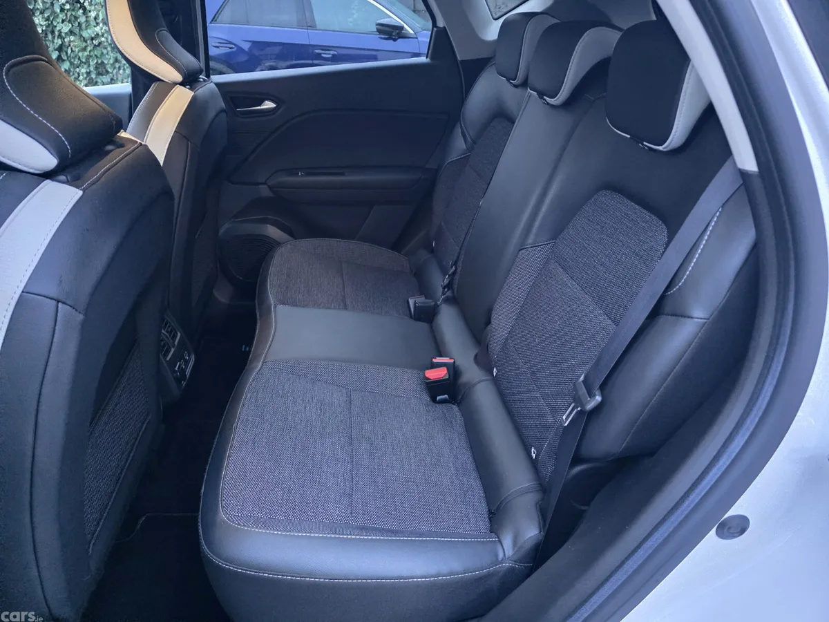Renault Captur SUV, Petrol Plug-in Hybrid, 2023, White